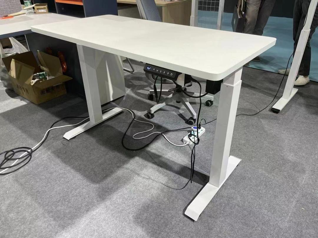 Adjustable Height Electric Studio Gaming Standing Desk 1.2 Meter | Wood Finish - Image 3